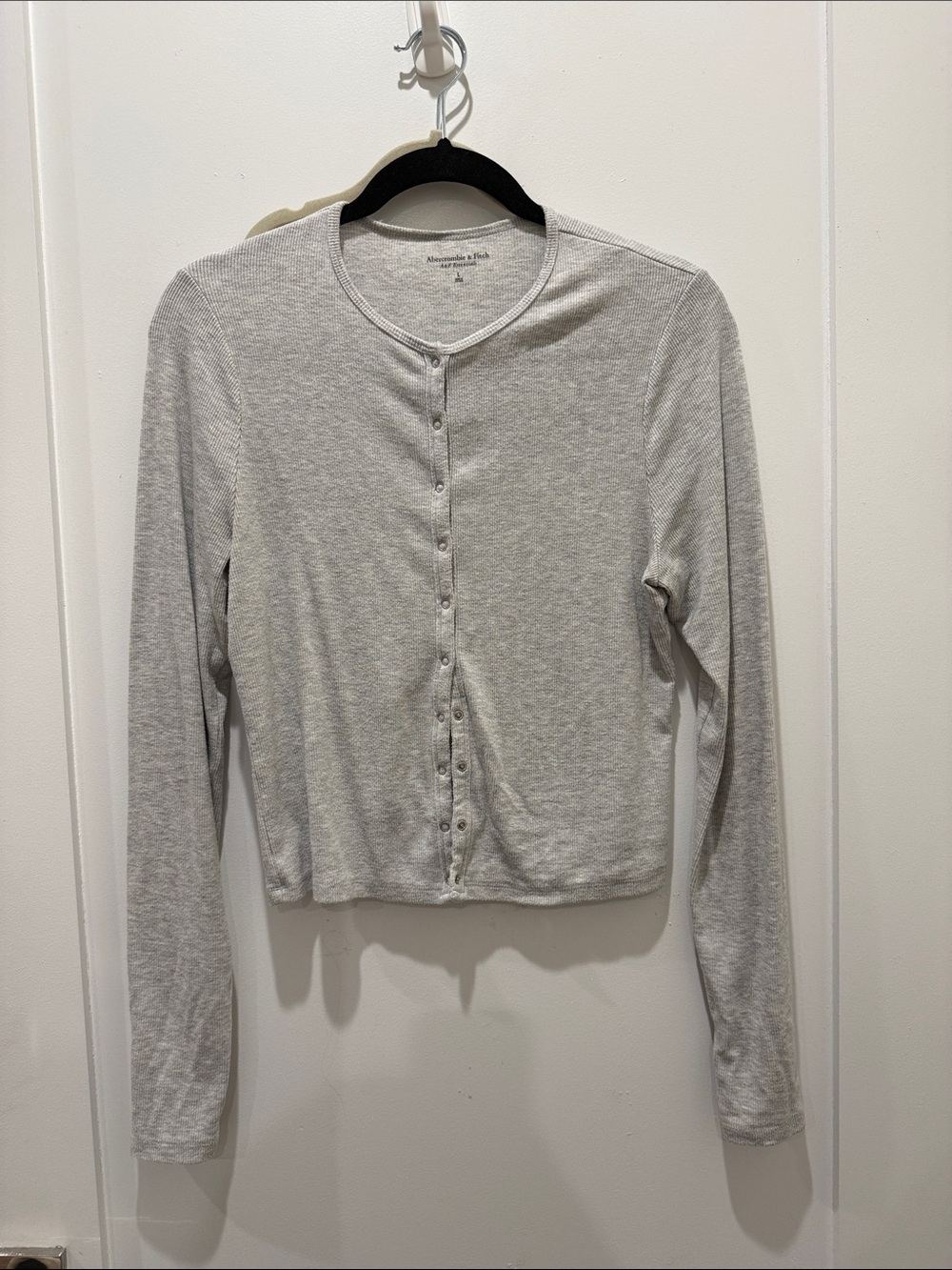 Abercrombie & Fitch Light Gray Button-Down Long Sleeve Crop Top